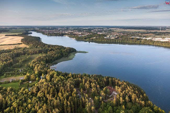 Olecko, jezioro Olecko Wielkie z panorama na Olecko. EU, Pl, Warm-Maz. Lotnicze.